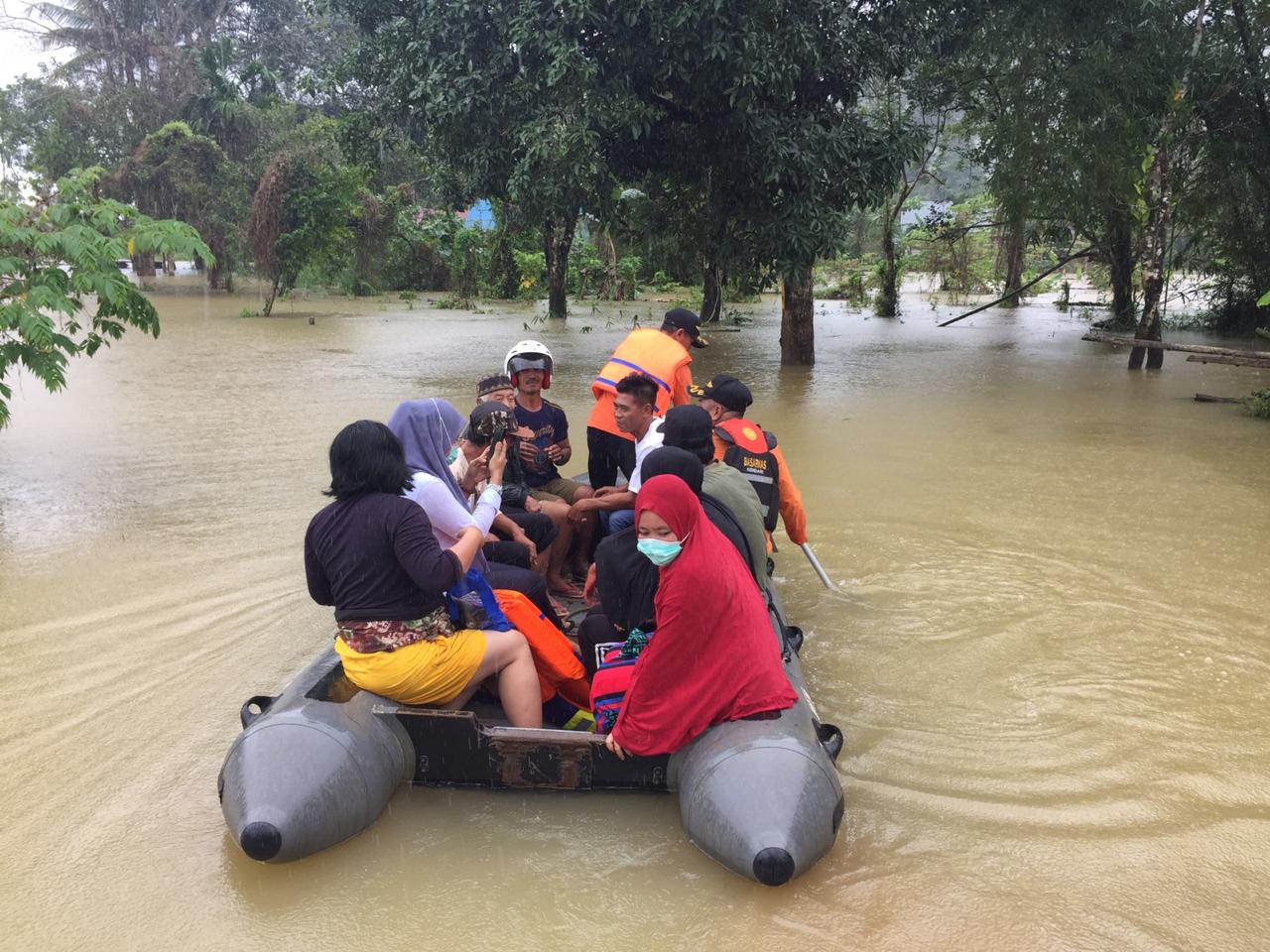 Ratusan Rumah Terendam Banjir di Konut, SAR Bantu Evakuasi
