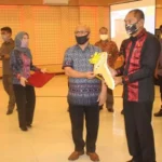 PT Ceria Serahkan CSR ke Pemkab Kolaka