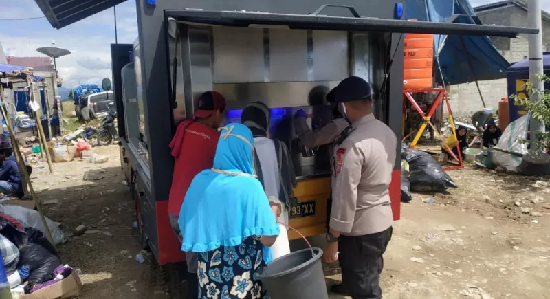Bantu Warga di Masamba, Brimobda Sultra Kirim Mobil Water Thereatmen