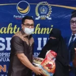 Arwin Reses Sambil Berbagi