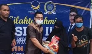 Arwin Reses Sambil Berbagi