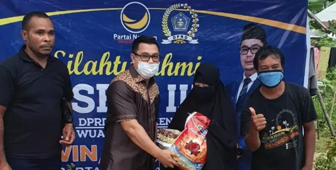 Arwin Reses Sambil Berbagi