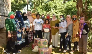 lumni SMA 1 Kulisusu dan KPU Butur, Salurkan Bantuan Korban Kecelakaan