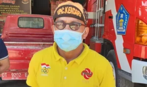 Disdamkar Kendari Semprot Disinfektan ke Rumah Warga