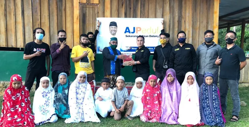 Tim Milenial AJP Bantu Dua Panti Asuhan