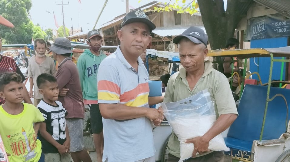 La Ode Azhar Bagi Beras ke Tukang Becak