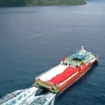 Basarnas Kendari Bentang Merah Putih di Tengah Laut