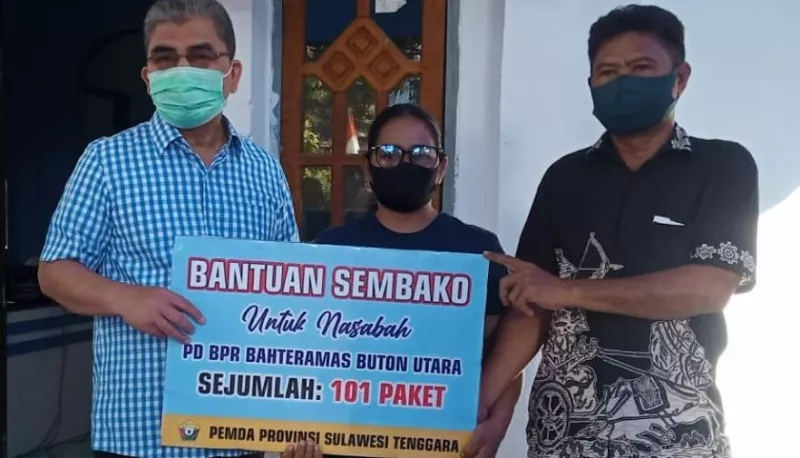 Terdampak Covid-19, Nasabah Bank BPR Butur Terima Bantuan