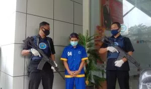 ID (20) warga kelurahan Mataiwai, kecamatan Wua-wua, kota Kendari, Sulawesi Tenggara (Sultra), terpaksa harus diamankan pihak Badan Narkotika Nasional Provinsi (Pemprov) Sultra, lantaran kedapatan membawa narkotika jenis sabu seberat 100,01 gram.