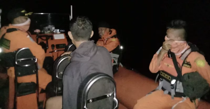 Tabrak Karang, Longboat di Wakatobi Patah As