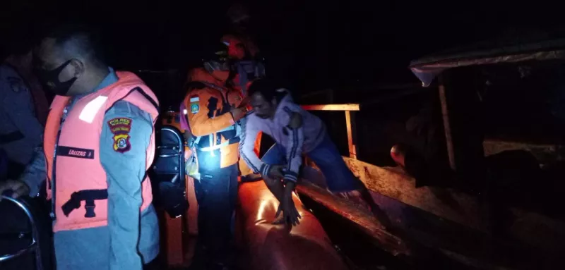 10 Korban Kapal Terbakar Berhasil Diselamatkan