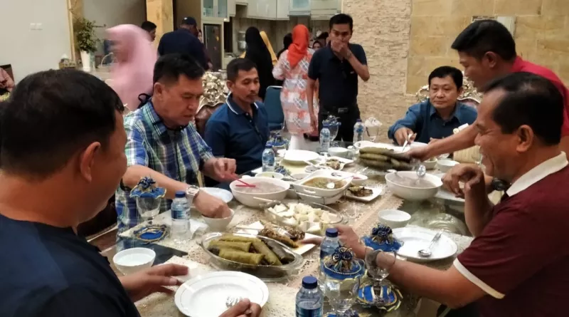 Ketua DPD PAN Koltim Undang SBM Makan Malam Bersama