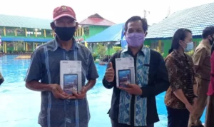 Wali Kota Berikan Tablet ke Siswa