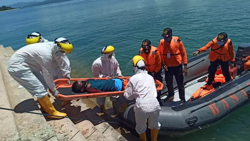 Kapal Rute Kendari - Kaleruang Terbakar