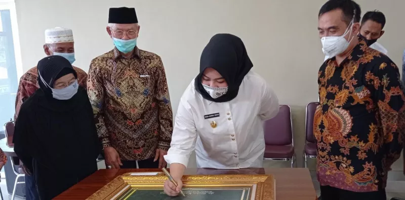 Wakil Wali Kota Kendari Resmikan Rumah Makan Sederhana