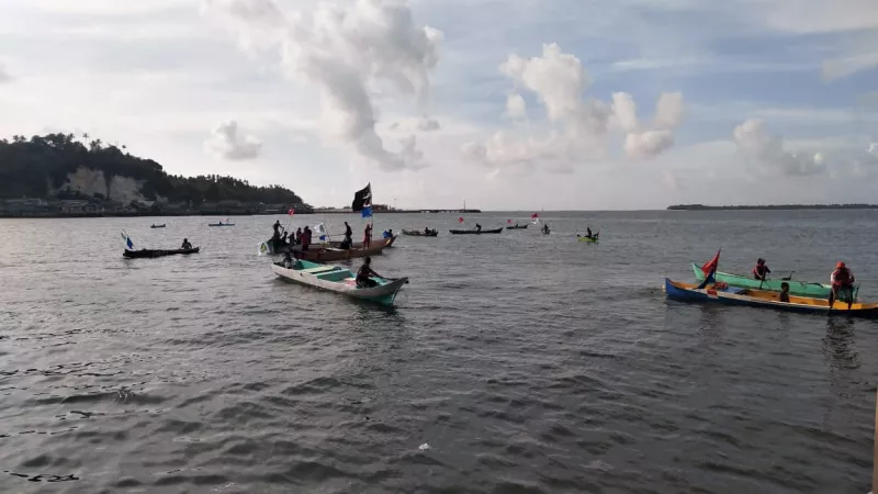 Paslon HATI Diarak Puluhan Kapal Suku Bajo