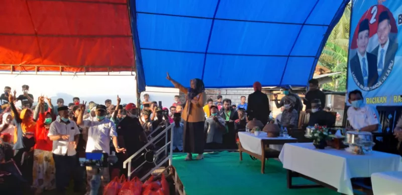 Istri Kadis DPMD Muna Dukung Paslon RAPI