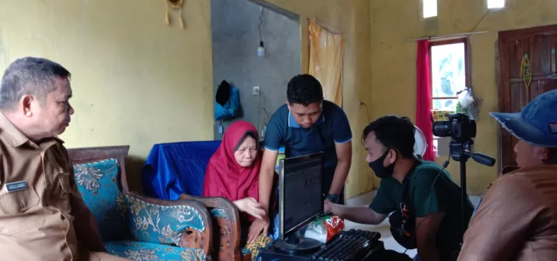 Disdukcapil Datangi Warga di Rumahnya