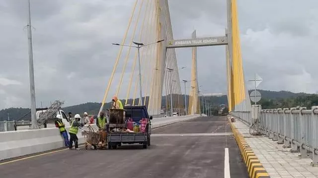 Ali Mazi Uji Kelayakan Jembatan Teluk Kendari Jalani Pengujian