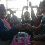 Umar Samiun Sumbang 40 Ton Beras di Kaledupa