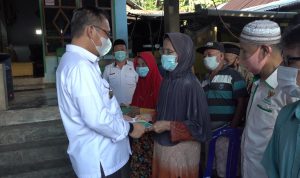 36 Lansia di Lorong Cici Dapat Bantuan dari Wali Kota