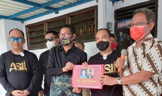 Asli Kendari Sumbang Rp 100 Juta Mesjid di Bonggoeya