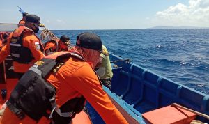 Tim SAR Berhasil Evakuasi Kapal Patah Propoler di Wakatobi