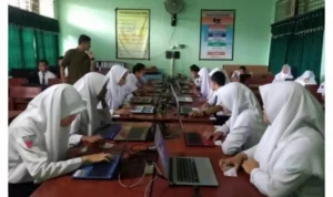 Gadget Hambat Belajar Daring Siswa Madrasah di Sultra