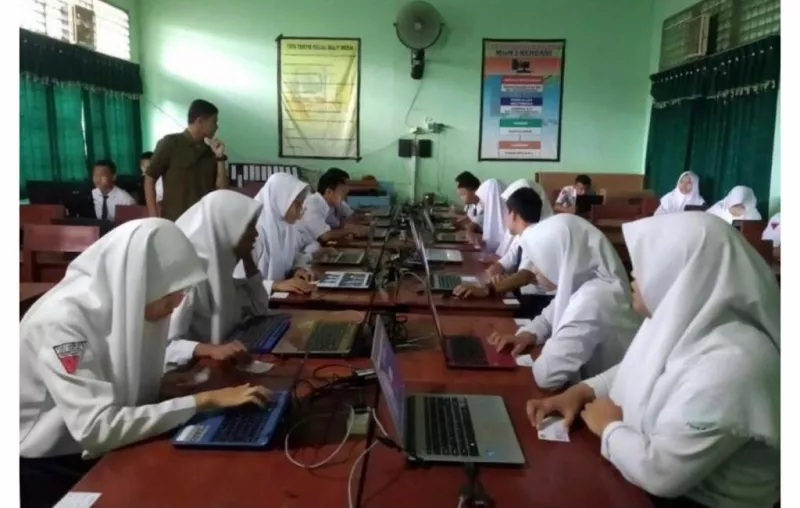 Gadget Hambat Belajar Daring Siswa Madrasah di Sultra