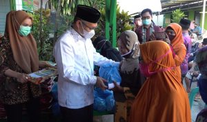 Lansia di Mandonga Dapat Bantuan dari Pemkot