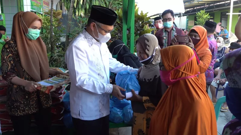 Lansia di Mandonga Dapat Bantuan dari Pemkot