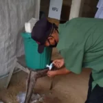 Warga Ranomeeto Antusias Memilih di TPS