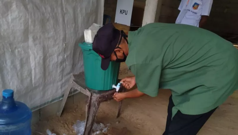 Warga Ranomeeto Antusias Memilih di TPS