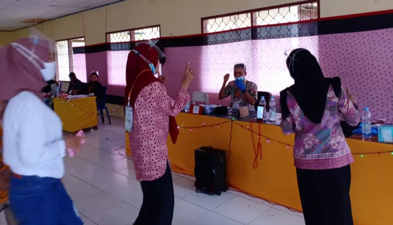 Menunggu Pemilih Datang, Anggota KPPS Tiktok