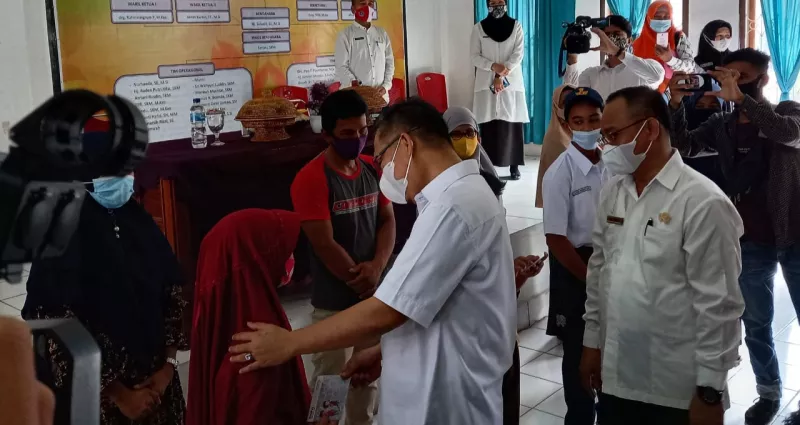 320 Siswa Berprestask Terima Beasiswa