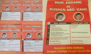 Kampanye Hitam Benturkan Dua Paslon, Tim RAG-SS Minta Penegak Hukum Kejar Pelaku KONSEL - Jelang hari pencoblosan pilkada Konawe Selatan, kubu Rusmin Abdul Gani (RAG) - Senawan Silondae (SS), mulai diserang beragam konten kampanye hitam. Rabu pagi (02/12/2020), aneka kemasan kampanye hitam yang dianggap merugikan Rusmin - Senawan, tiba-tiba bertebaran di beberapa Kecamatan Konawe Selatan, yakni berupa pamflet. Meski redaksi kalimatnya normatif, dalam pamflet tersebut membandingkan salah satu paslon lainnya. Umumnya berisi pembanding yang dapat berimplikasi pada upaya pecah belah atau adu domba merugikan pasangan calon nomor satu. Herman Pambahako, selaku Kordinator dapil empat pemenangan RAG - SS langsung bereaksi atas kampanye hitam. Olehnya itu, dirinya langsung menginstruksikan seluruh jaringan tim sukses dan relawannya untuk tetap menjaga stabilitas kemanan daerah sembari mengumpulkan bukti-bukti tersebut. ‘’Poinnya bahwa pihak RAG-SS tidak pernah membuat selebaran itu. Ada pihak lain yang coba membenturkan atau mengadu domba kami dengan salah satu paslon untuk mencari simpati masyarakat" ungkapnya. Sebagai tim lima, Herman pun menyesalkan kampanye hitam jelang minggu tenang. Ini dianggap merusak harapan pilkada damai di Kabupaten Konawe Selatan. "Ini sangat kita sesalkan ada kampanye hitam yang mengadudomba antar sesama paslon. Saya harap penyelenggara dan aparat kepolisian untuk mengusut kasus tersebut, agar pesta demokrasi di Konsel tidak tercederai" ucapnya.