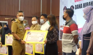 Pemkot Serahkan Bantuan Hibah Pariwisata pada Restoran dan Rumah Makan