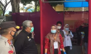 Ali Mazi Tinjau Pemungutan Suara di Konsel