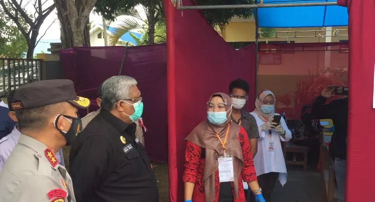 Ali Mazi Tinjau Pemungutan Suara di Konsel