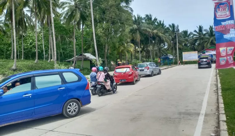 Belum Resmi Dibuka, Pantai Toronipa Sudah Dibanjiri Pengunjung