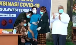 Muhammad Zanrun Orang Pertama Divaksin Corona