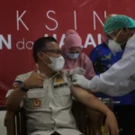 Wali Kota Kendari Terima Suntikan Dosis Pertama
