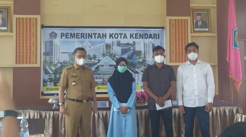 Kadin Kota Kendari Serahkan Bantuan pada Pelaku Usaha Mikro