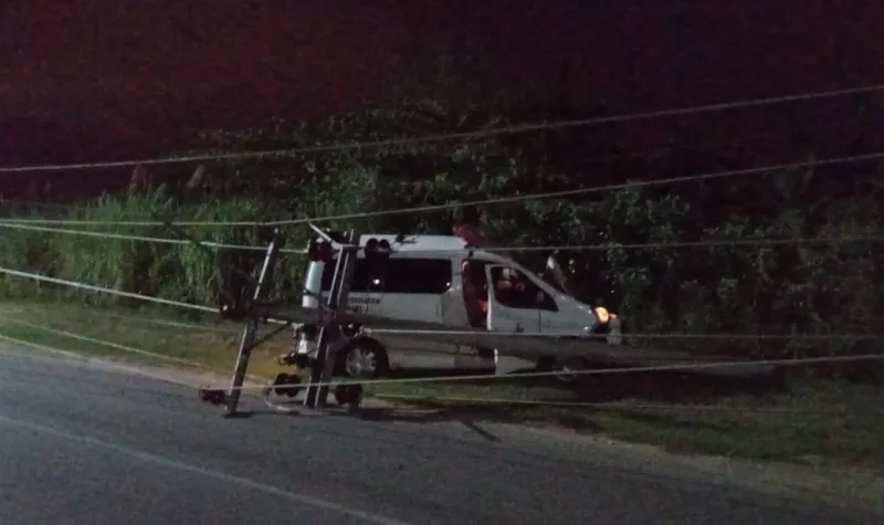 Ambulance Puskesmas Lalowaru Tabrak Tiang Listrik