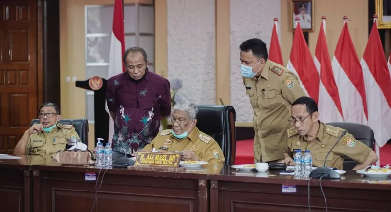 Gubernur Gelar Rapat Terbatas, Bahas Aspal Buton