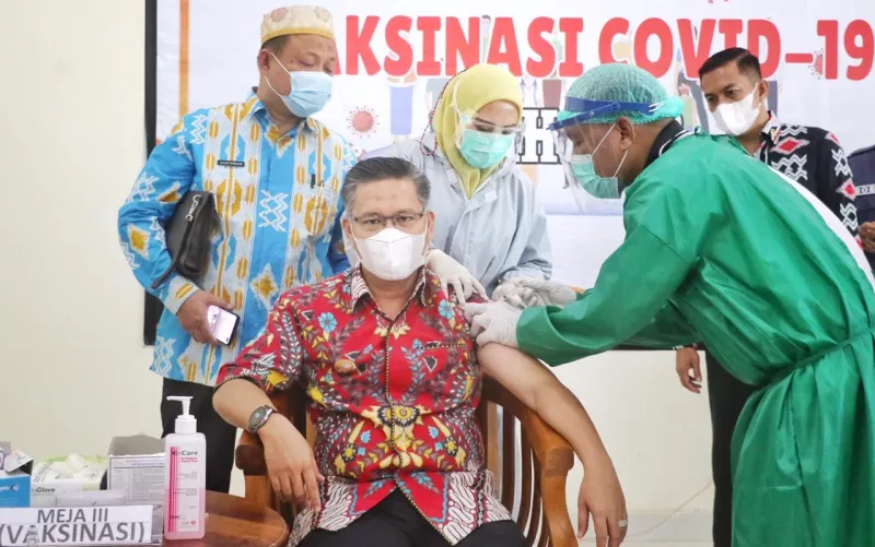 Wali Kota Kendari Disuntik Vaksin Corona Dosis Kedua