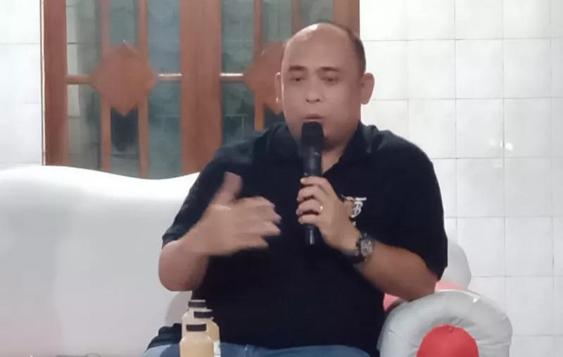 Andi Adi Aksar Berikan 12 Motor ke Kader Gerindra di Koltim