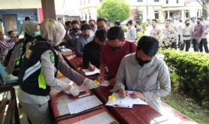 Puluhan Personel Polres Kendari Jalani Tes Urin