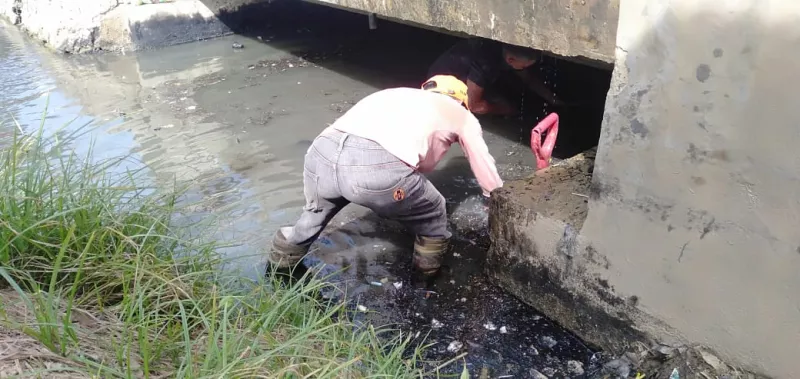 DLHK Antisipasi Banjir,Membersihkan Aliran Sungai