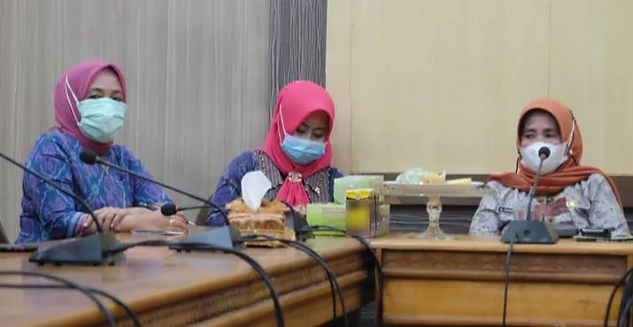 Tangani Kebersihan Kota, Pemkot Kendari Naikkan Honor Petugasnya